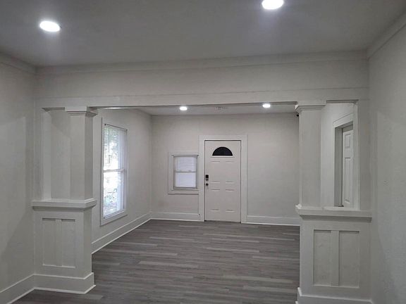 3rd image of 1009 Thomas Blvd