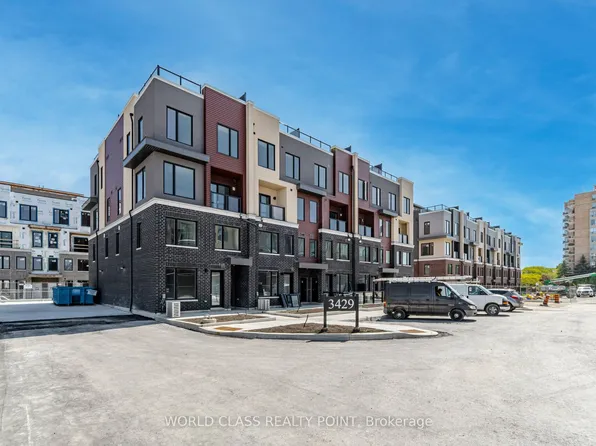 3409 Ridgeway Dr #33, Mississauga, ON L5L 0B9