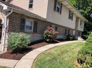 972 Catasauqua Rd, Whitehall, PA 18052