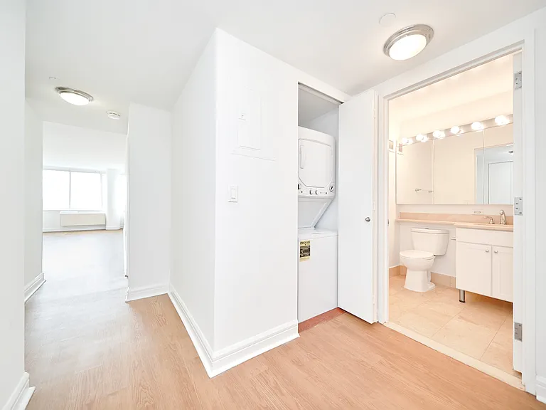 160 Riverside Blvd #16P — Photo 15