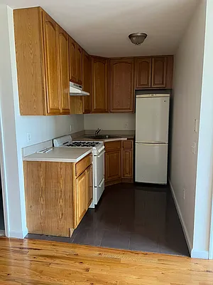 Rented by Standard Living Realty Inc | media 28