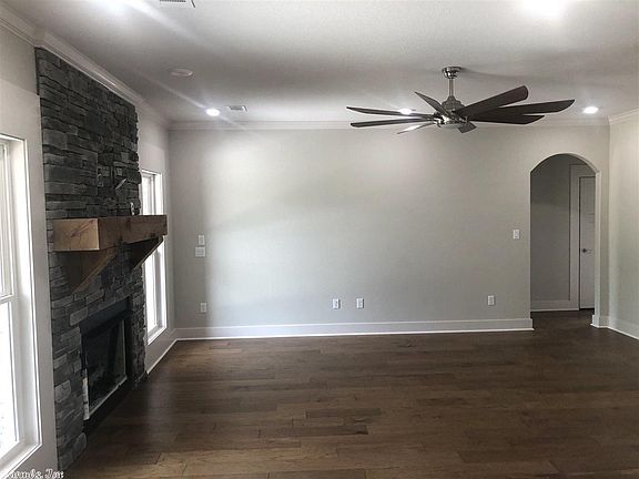 4th image of 33 Duncan Ln