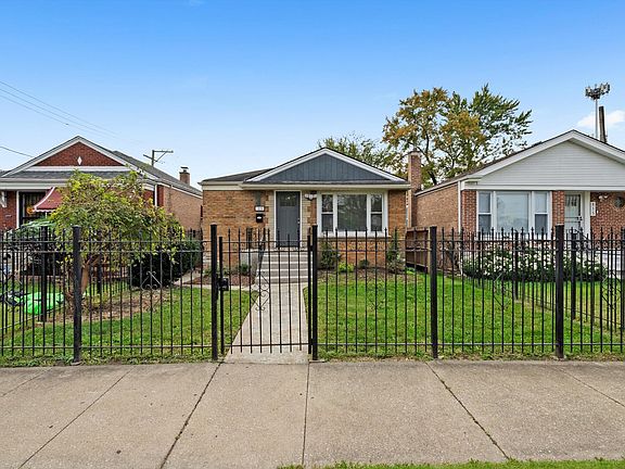 4th image of 819 E 98th Pl