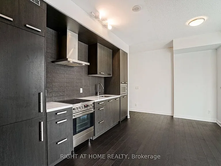 120 Bayview Ave #N821 — Photo 32
