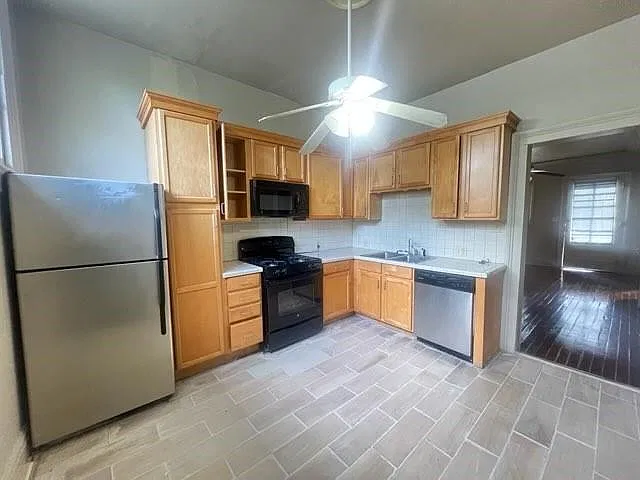 2 bed, 2.0 bath, 900 sqft, $1,750 — Photo 3