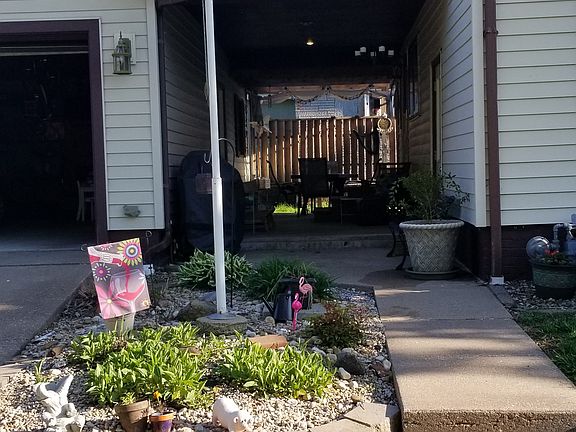 5th image of 601 E 2nd Ave