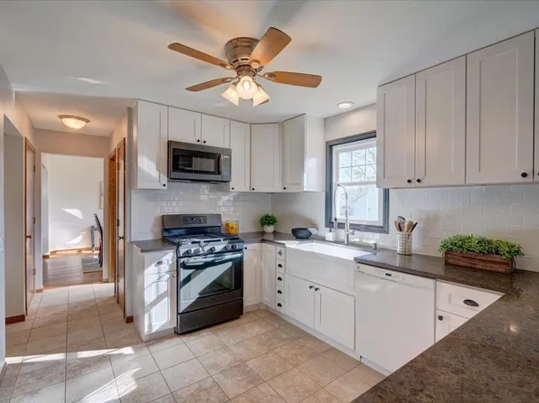 2637 South Norfolk Circle, Fitchburg, WI 53719