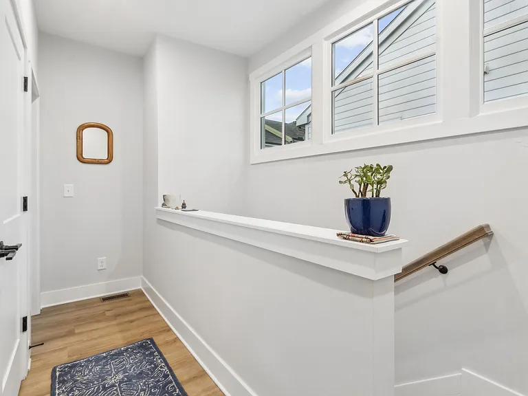 725 Perch Pl — Photo 4
