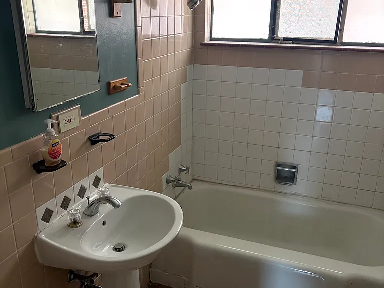 1664 Akron St #1652 — Photo 4