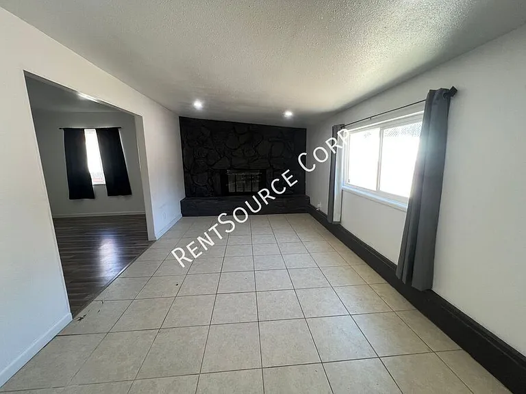 222 E Virginia Way — Photo 24