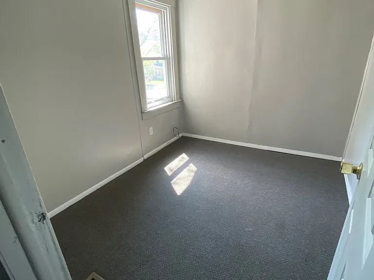 904 N Pine St — Photo 8