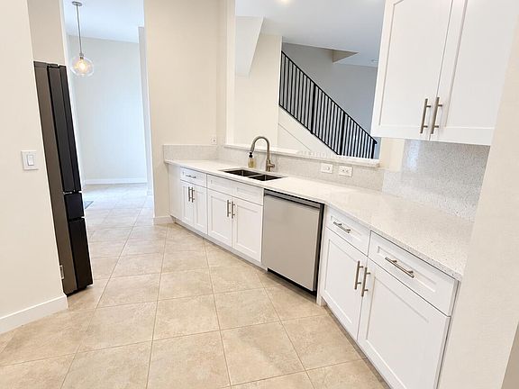 5th image of 2931 SW 18th Ter