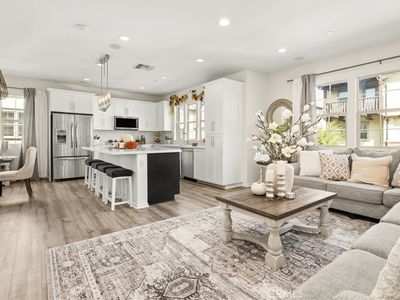 873 Iris Way UNIT D, Azusa, CA, 91702