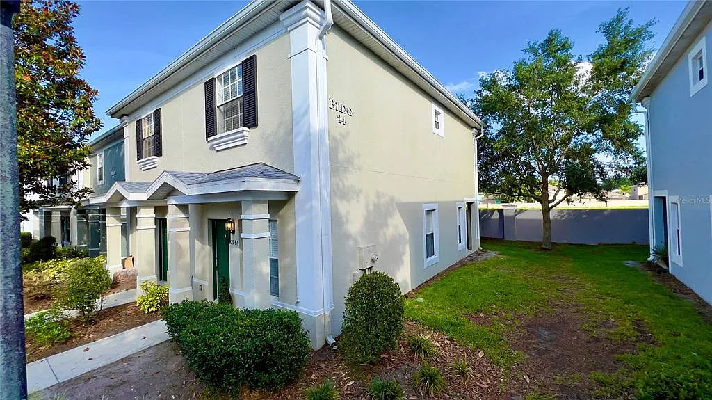 2 bed, 2.5 bath, 1071 sqft, $2,100 — Photo 2