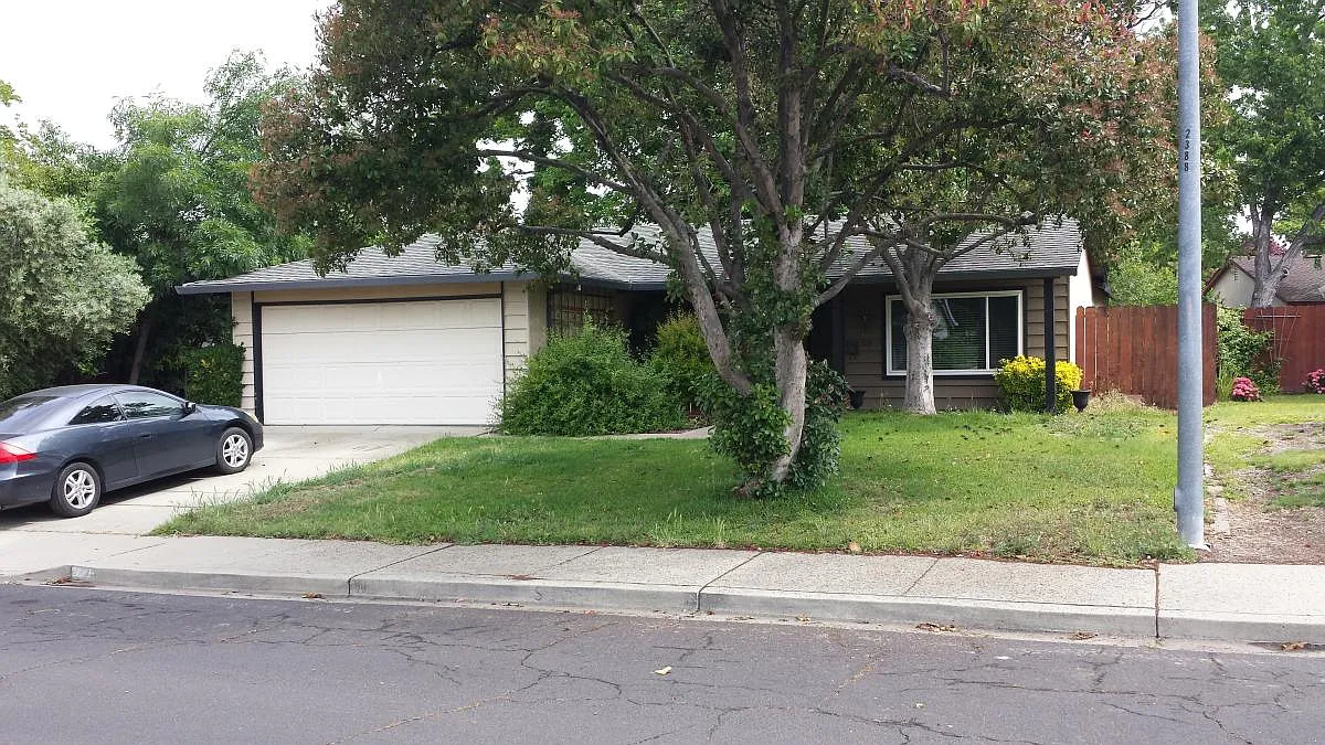 828 Debra St photo 1