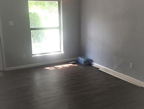 3rd image of 549 Gallant Fox Dr