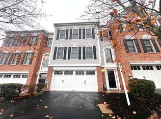 945 Montclair Dr, Coraopolis, PA 15108