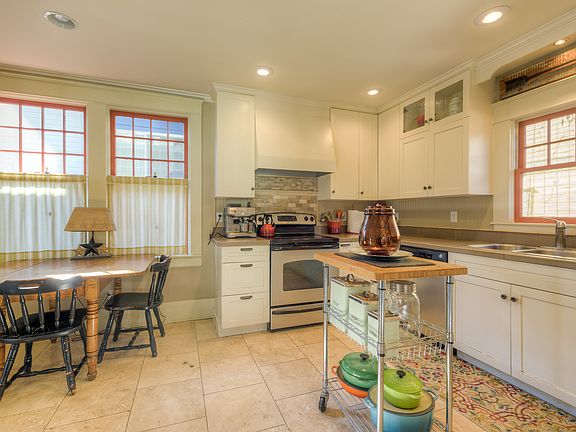 Kitchen with Breakfast Nook