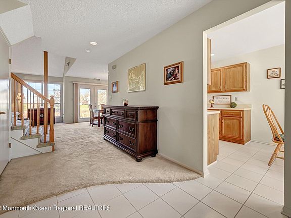 5th image of 8 Glenn Oaks Ct