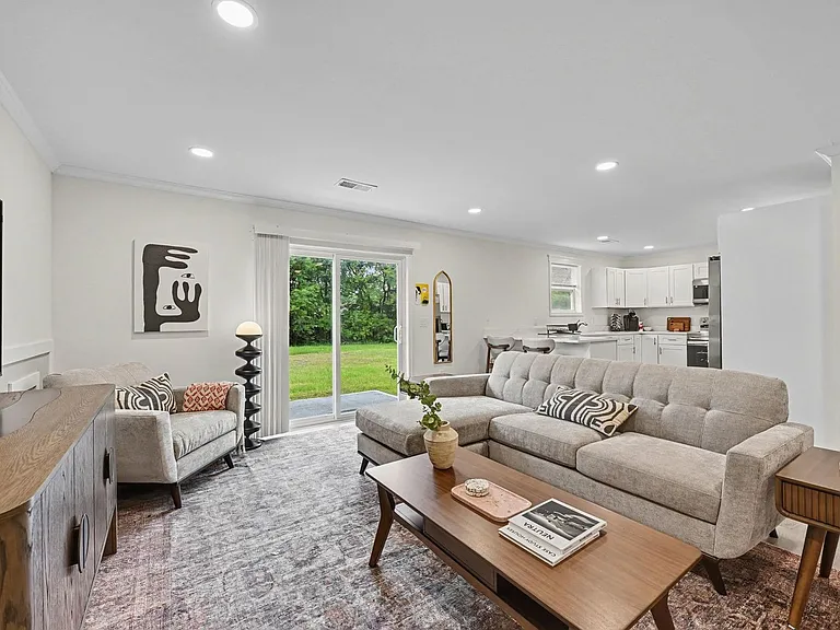 2064 Thimble Creek Dr — Photo 4