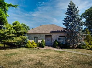 1 Jennie Ct, Cedar Grove, NJ 07009