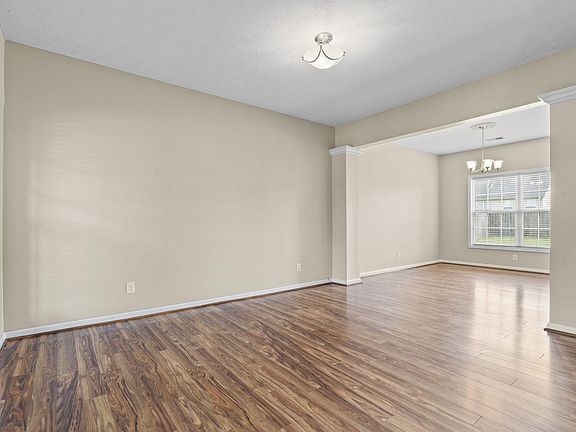 5th image of 529 Thames Cir