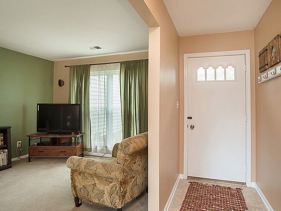 4th image of 2914 Fordham Ln