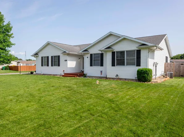 10621 Washtenaw Dr, Osceola, IN 46561