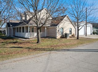 437 S 1st St, Krum, TX 76249