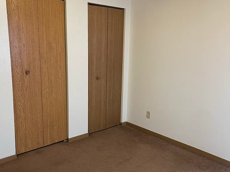 504 S Van Buren St #4 — Photo 9