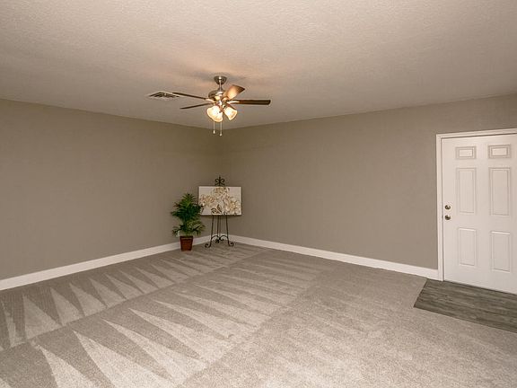 5th image of 980 Hacienda Cir