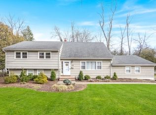 17 Rugen Dr, Harrington Park, NJ 07640