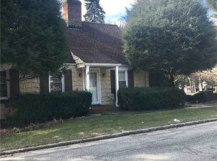 1 Dogwood Hl, Glen Head, NY 11545
