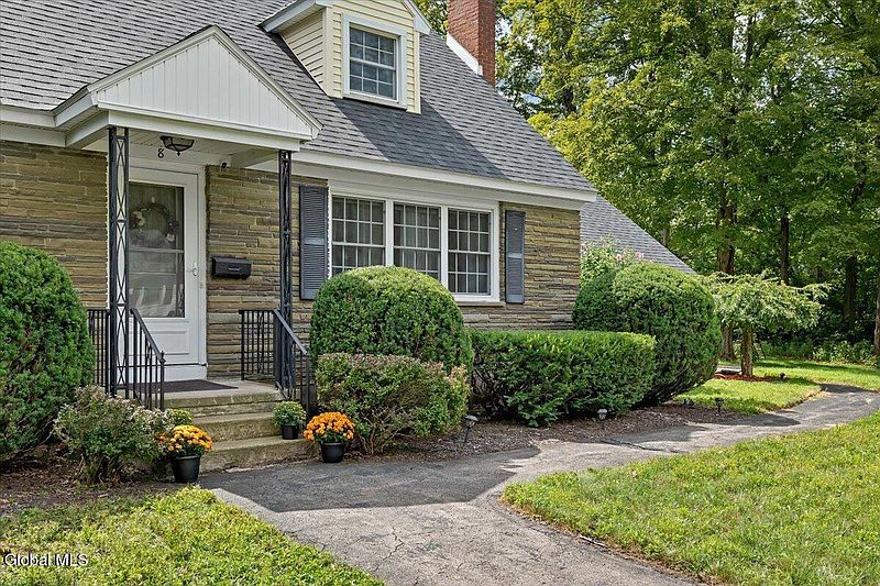 3rd image of 8 Cedar Lane