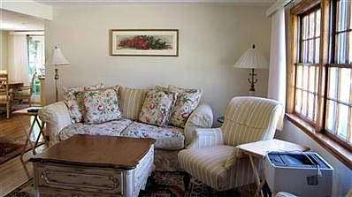 2nd image of 15 Thomas Ln #2