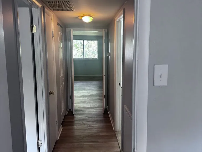 Valley Brook Apartments — Photo 8
