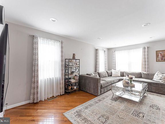 4th image of 5917 Empire Way
