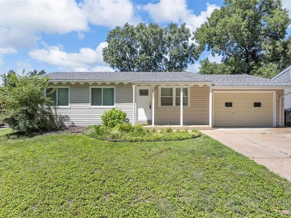 4821 Rose Blossom Ln, Hazelwood, MO 63042