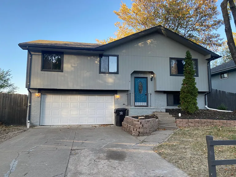 736 W Joel St — Photo 2