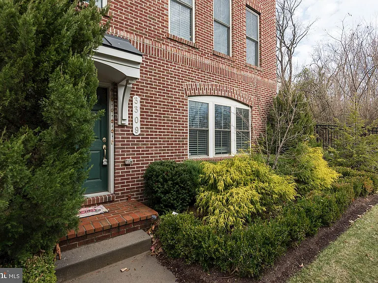 3309 Kemper Rd — Photo 4