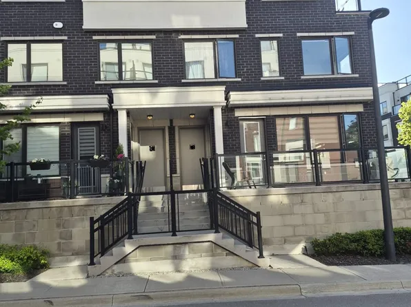 400 Alex Gardner Cir Unit 77, Aurora, ON L4G 3G5