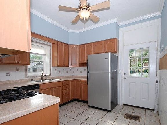 3rd image of 6847 Waldemar Ave