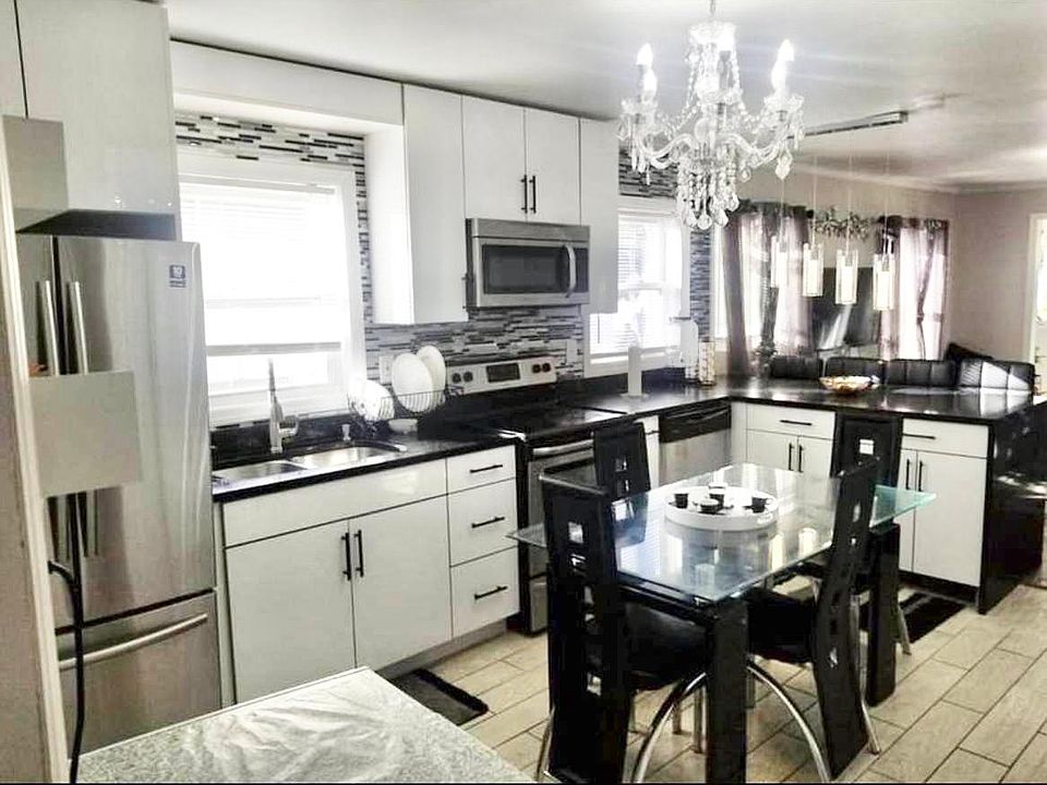 1st image of 624 Maple St #1F