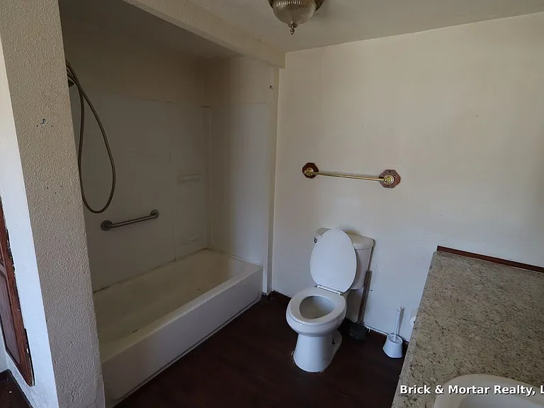 292 NE Alder St — Photo 5