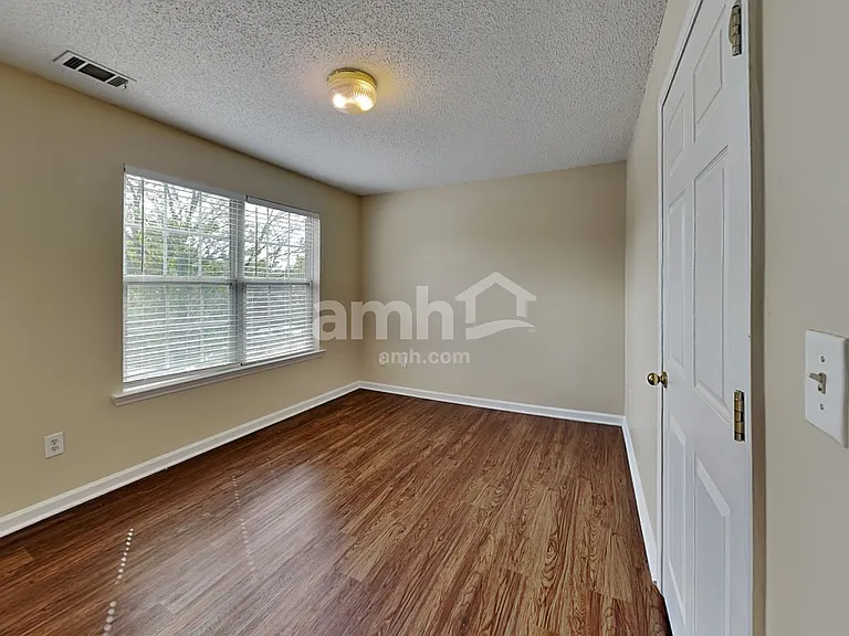 291 Beckenham Ln — Photo 15