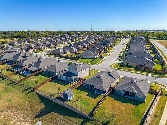 5th image of 748 Ruellia St