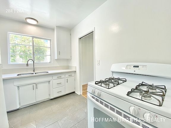 5th image of 1433 N Hayworth Ave #17A