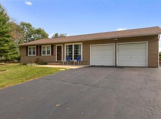 1018 Savoy Ln, Ballwin, MO