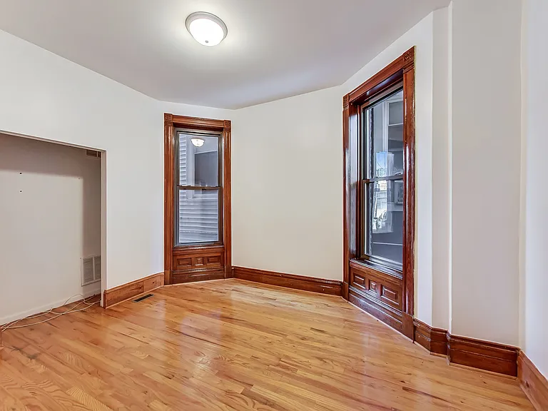 1138 W Addison St #1 — Photo 8