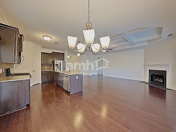 3rd image of 1172 Frewin St